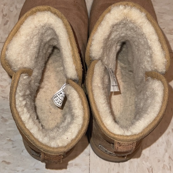 GUC UGG Boots - Picture 3 of 5